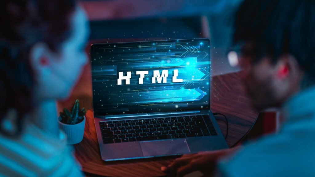 Écran affichant "HTML" avec un effet digital, symbolisant une migration SEO réussie.