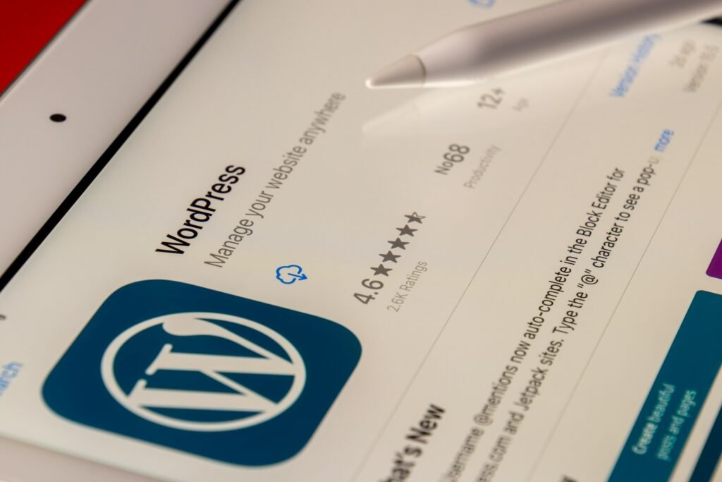 Application WordPress affichée sur une tablette pour la gestion d’un Site E-commerce WordPress.