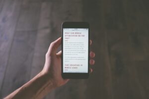 Interface de site web mobile lisible et optimisée pour le SEO mobile.